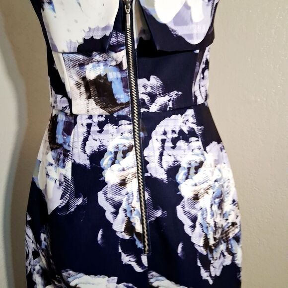 Finders Keepers Certain Romance Floral Dress Size Large - Picture 8 of 11